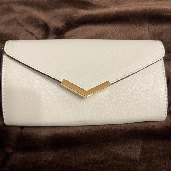 White clutch with strap - Picture 1 of 4